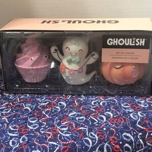 Ghoulish Halloween set of 3 decor